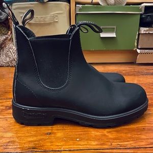Blundstone BL510 chelsea boots size 6